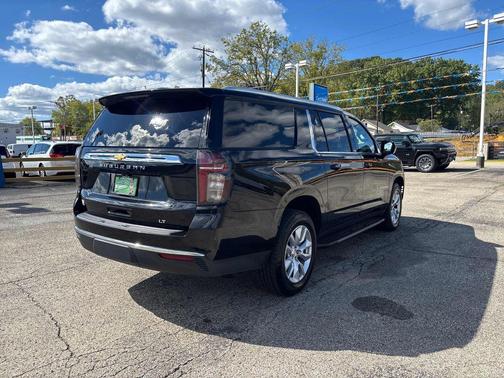 2023 Chevrolet Suburban LT