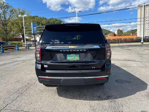 2023 Chevrolet Suburban LT