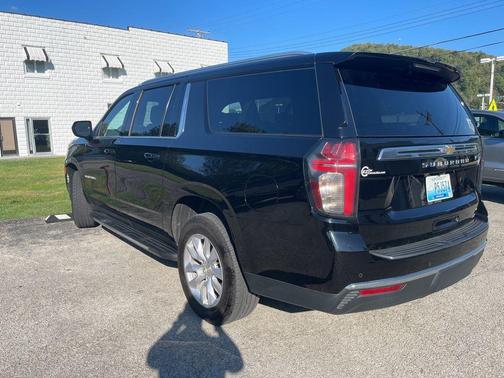 2023 Chevrolet Suburban LT