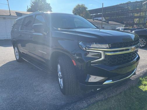2023 Chevrolet Suburban LT