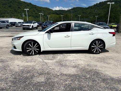 2021 Nissan Altima 2.5 SR