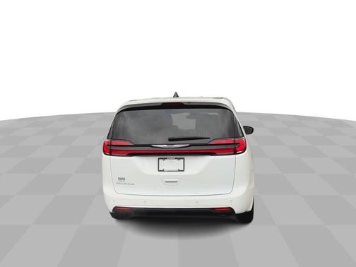 2023 Chrysler Pacifica Touring-L
