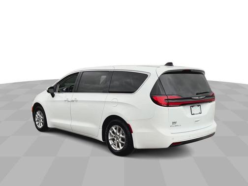 2023 Chrysler Pacifica Touring-L
