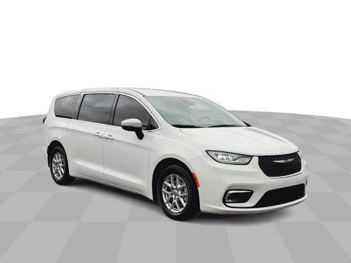 2023 Chrysler Pacifica Touring-L