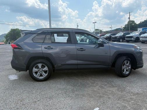 2022 Toyota RAV4 Hybrid XLE