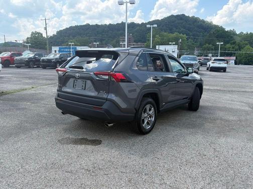 2022 Toyota RAV4 Hybrid XLE