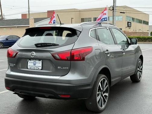 Gun Metallic 2018 Nissan Rogue Sport SL