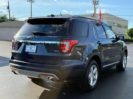 Blue Jeans Metallic 2017 Ford Explorer XLT