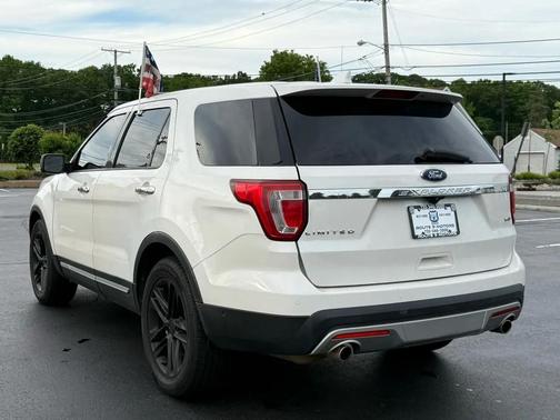 White Platinum Metallic Tri-Coat 2017 Ford Explorer Limited