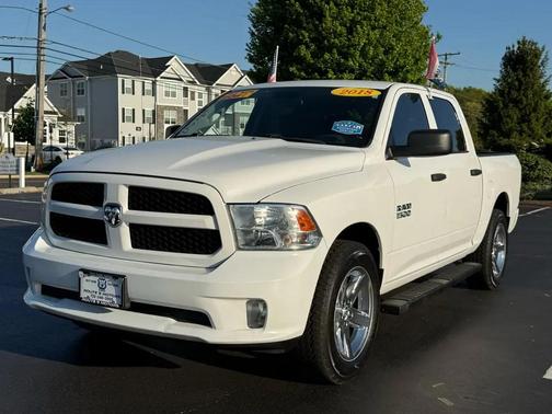 Brilliant Black Crystal Pearlcoat 2018 RAM 1500 Express