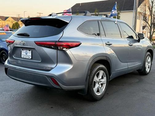 Moon Dust 2021 Toyota Highlander LE