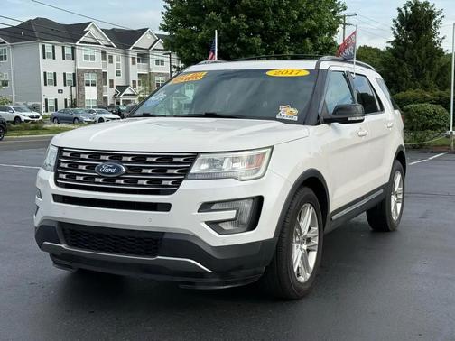 White 2017 Ford Explorer XLT