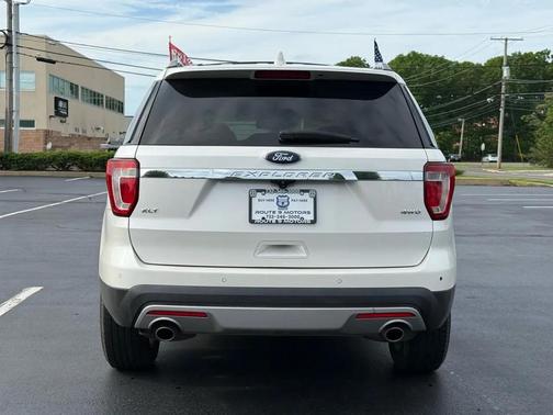 White 2017 Ford Explorer XLT