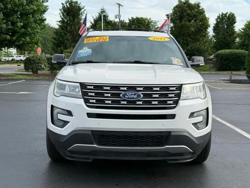 White 2017 Ford Explorer XLT
