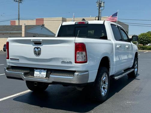 Bright White Clearcoat 2019 RAM 1500 Big Horn
