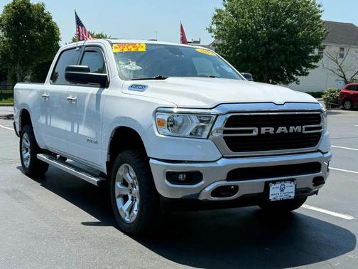 Bright White Clearcoat 2019 RAM 1500 Big Horn