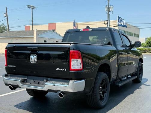 Diamond Black Crystal Pearlcoat 2021 RAM 1500 Big Horn/Lone Star