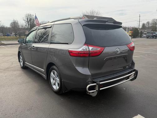2018 Toyota Sienna LE