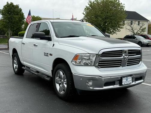 Bright White Clearcoat 2017 RAM 1500 Big Horn