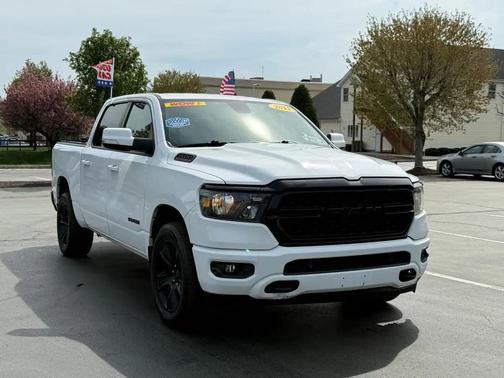 Bright White Clearcoat 2017 RAM 1500 Big Horn