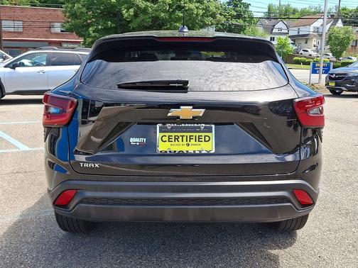 Mosaic Black Metallic 2024 Chevrolet Trax LS