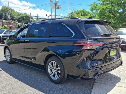 Midnight Black Metallic 2023 Toyota Sienna XSE 7 Passenger