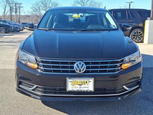 Black Uni   A1a1 2016 Volkswagen Passat 1.8T SE
