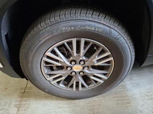 Summit White 2026 Chevrolet Traverse LT