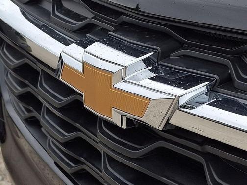 Mosaic Black Metallic 2026 Chevrolet Trax LS