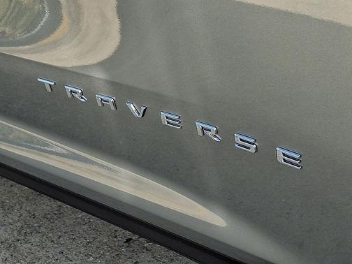 Sterling Gray Metallic 2027 Chevrolet Traverse LT
