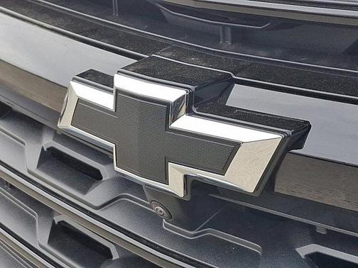 Summit White 2026 Chevrolet Traverse LT