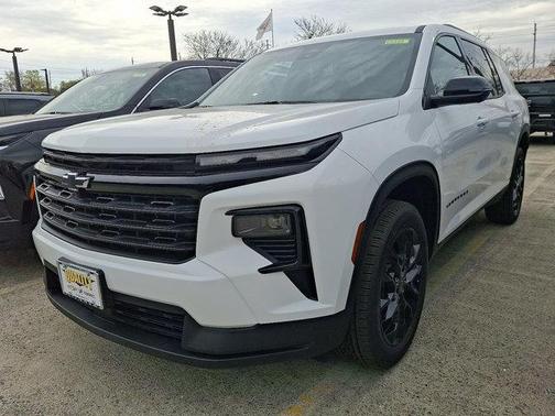 Summit White 2026 Chevrolet Traverse LT