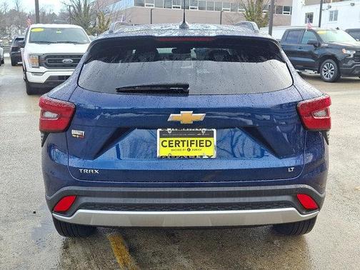 Blue Glow Metallic 2024 Chevrolet Trax LT
