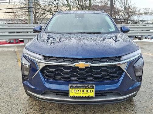 Blue Glow Metallic 2024 Chevrolet Trax LT