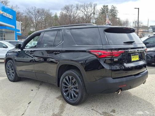 Mosaic Black Metallic 2023 Chevrolet Traverse RS