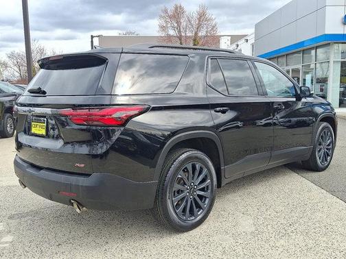 Mosaic Black Metallic 2023 Chevrolet Traverse RS