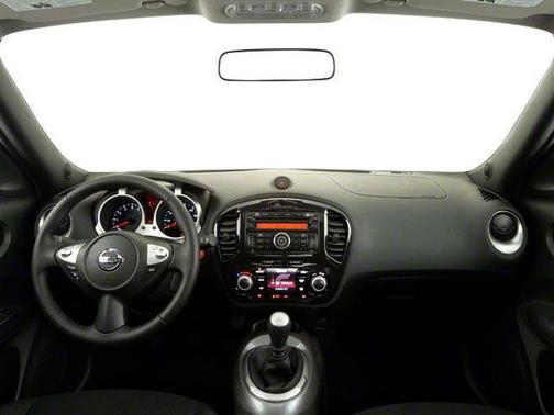 Brilliant Silver 2013 Nissan Juke SV