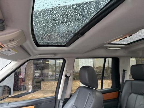 2015 Land Rover LR4 Base