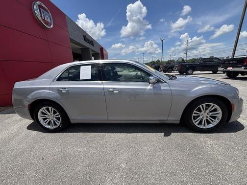 2017 Chrysler 300C Base