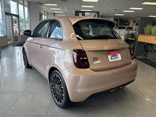 2025 FIAT 500e Giorgio Armani FWD