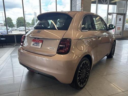 2025 FIAT 500e Giorgio Armani FWD