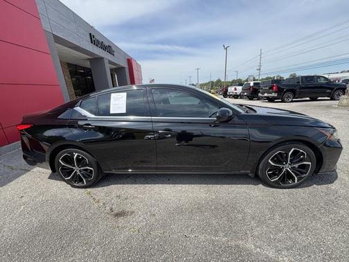 2023 Nissan Altima SR FWD