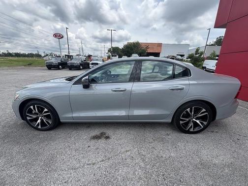 2024 Volvo S60 B5 Core Dark Theme