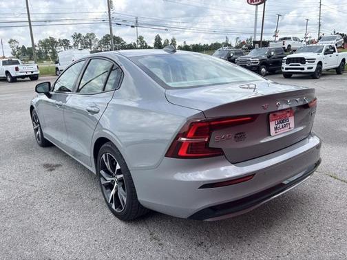 2024 Volvo S60 B5 Core Dark Theme
