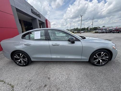 2024 Volvo S60 B5 Core Dark Theme