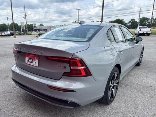 2024 Volvo S60 B5 Core Dark Theme