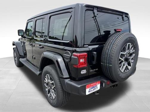 Black Clearcoat 2026 Jeep Wrangler 4-Door Sahara 4x4