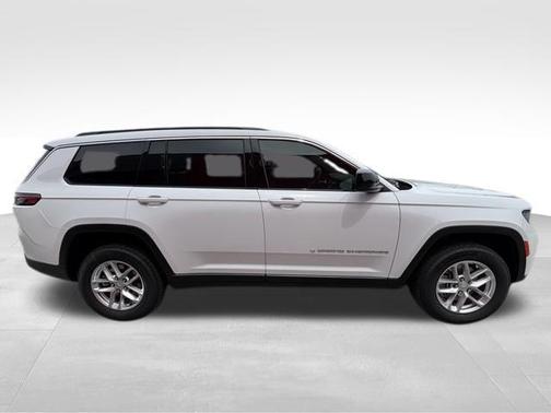 Bright White Clearcoat 2026 Jeep Grand Cherokee L Laredo