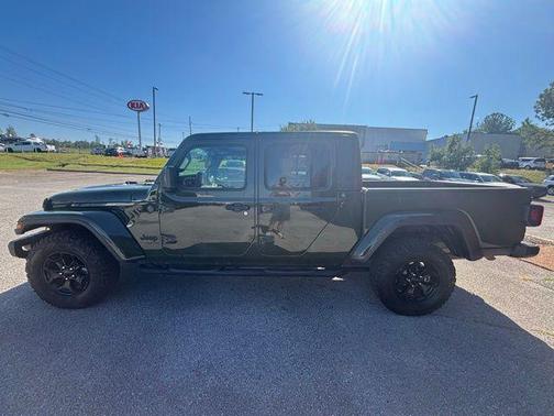 2022 Jeep Gladiator Sport