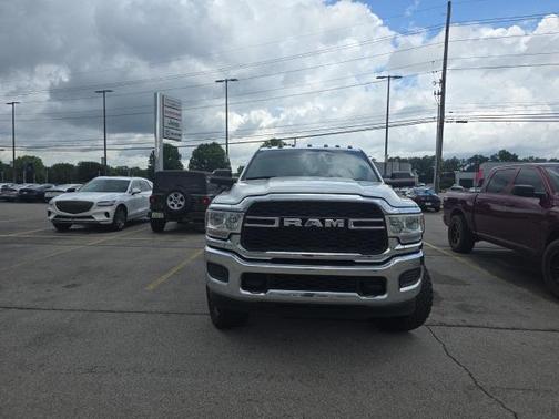2021 RAM 3500 Tradesman Crew Cab 4x4 8' Box